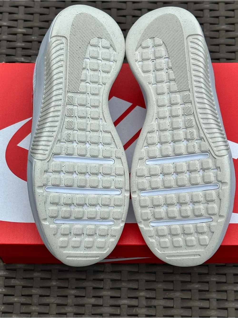 Nike MC Trainer 3 Low Casual Sneaker Womens 6 (fits Unisex Youth GS US 4.5)